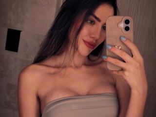 GenesissRois Live Chat on XLoveCam