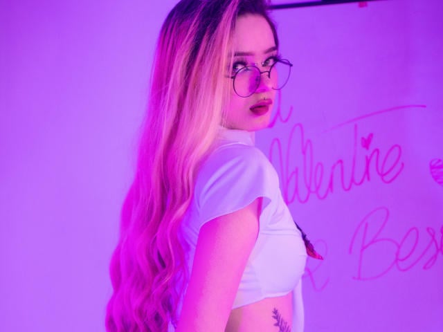 MiaValenttine - פורנו בשידור חי ומצלמת סקס - 30792518