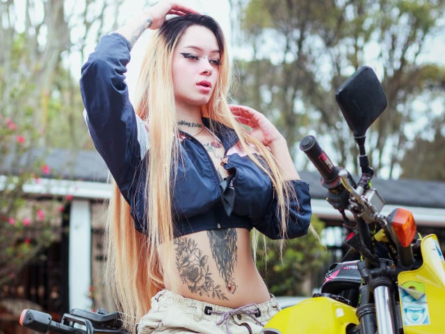 MiaValenttine - פורנו בשידור חי ומצלמת סקס - 30792590