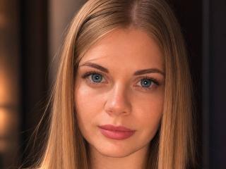 Live Chat with Pannia on XLoveCam