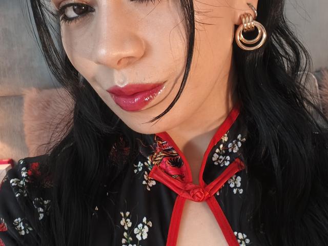 LindaMancini - Live porn &amp; sex cam - 30837668