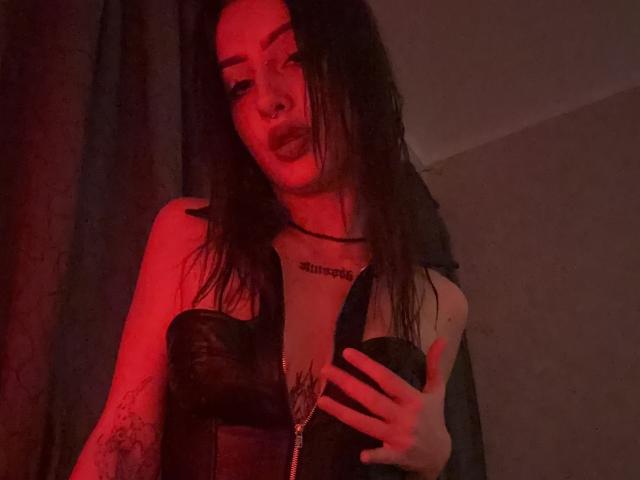 SimonneBrustkern - Élő pornó és szexkamera - 30837731