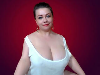 Live Chat with CoraliDiamond69 on XLoveCam