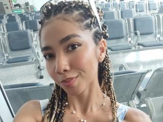 Live Chat with LunaRoja69 on XLoveCam