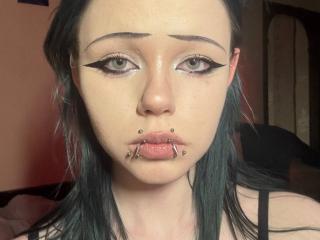 MechelleManely Live Chat on XLoveCam