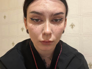 Live Chat with MandiSalais on XLoveCam