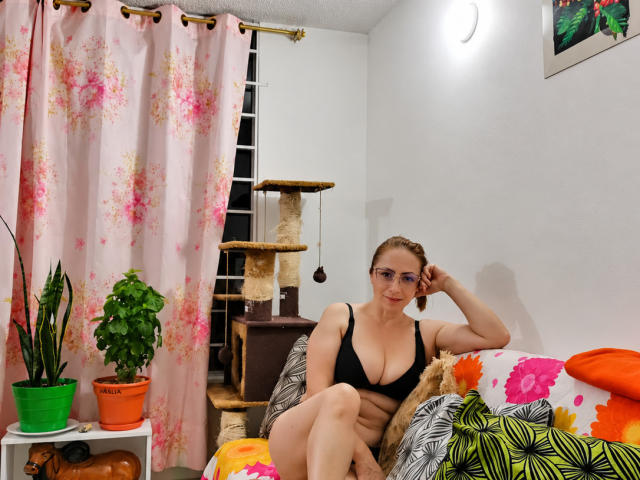GianineLarose - Élő pornó és szexkamera - 30856460