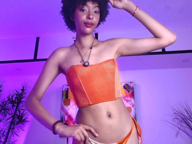 KiaraKamau - Live Sex Cam - 30859754