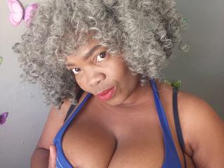 PinkyPiexx Live Chat on XLoveCam