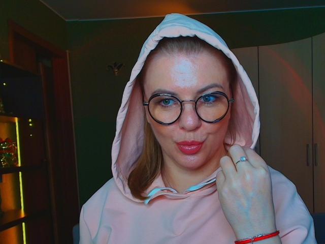 VeronikaGoldy - Live porn &amp; sex cam - 30883844
