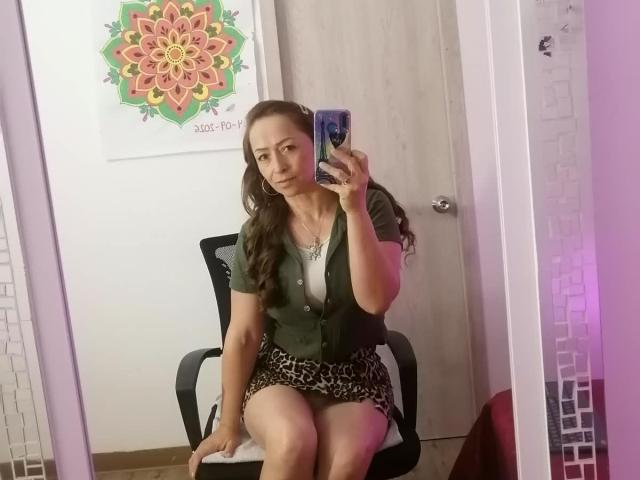 GianineLarose - Live sex cam - 30906962