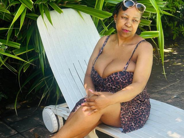 HugeTits69H - Sexe cam en vivo - 30909254