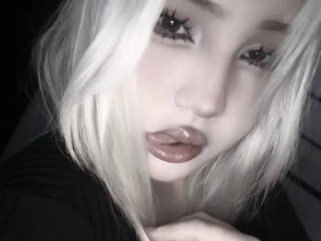 AlmaStampka - Live porn &amp; sex cam - 30910796