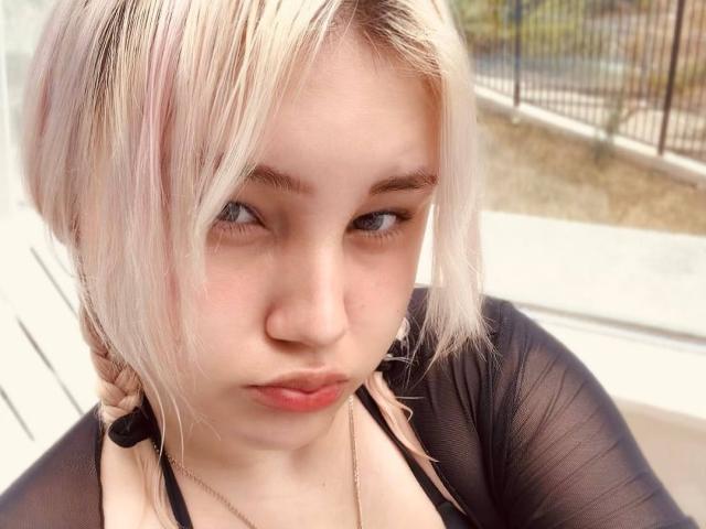AlmaStampka - Live sex cam - 30910925
