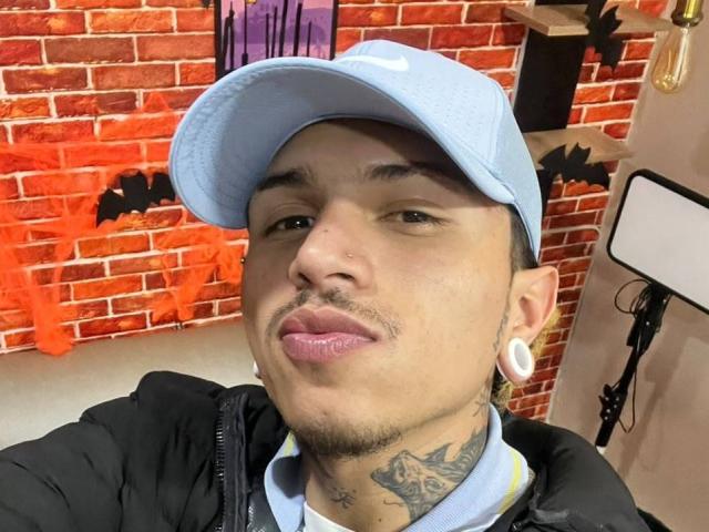 ValentinoKnox - Live porn &amp; sex cam - 30917072