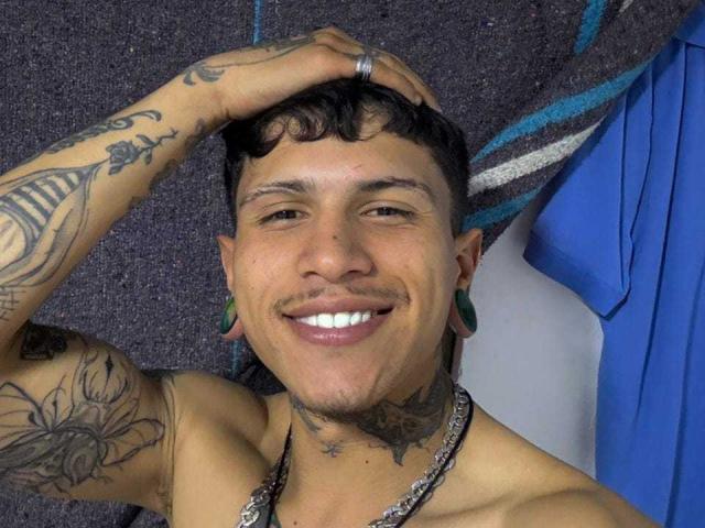 ValentinoKnox - Live porn &amp; sex cam - 30917096