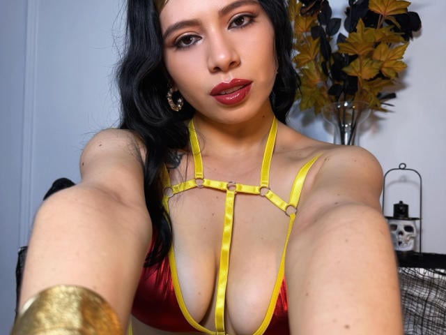 LindaMancini - Live porn &amp; sex cam - 30933332