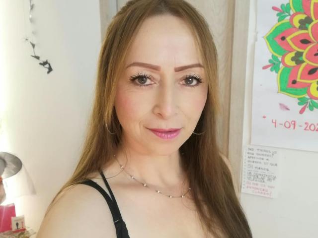 GianineLarose - сексуальная веб-камера в реальном времени - 30936980