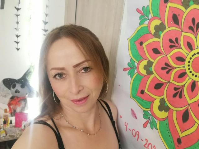 GianineLarose - сексуальная веб-камера в реальном времени - 30936983