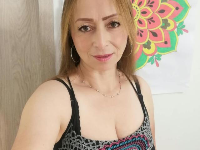 GianineLarose - Live sex cam - 30936995