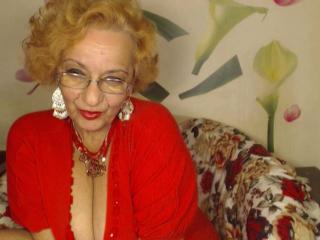LadyPearleOne - Live cam hot with a bubbielicious Sexy mother 