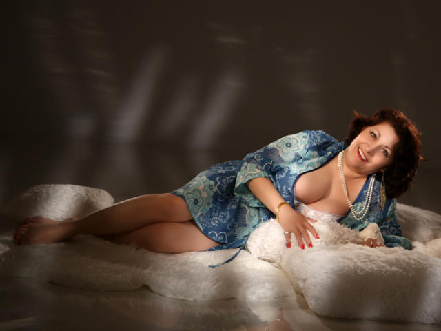 SweetSadieBBy - Chat live nude with this immense hooter Mature 