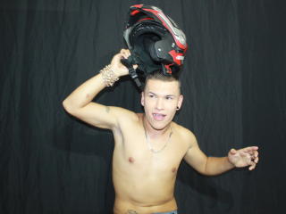 AndyPlay - Webcam excitant avec un Homo blond vénitiens sur Xlove Gay 