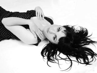 EmmilyAnne - Show live nude with this black hair Young lady 