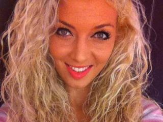 AbbyLuv69 - Cam hot with this European Young lady 