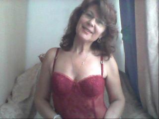 Ceryane - Chat excitant avec une Femme mûre avec des cheveux bruns sur le service Milf.cam 