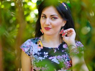 EmmilyAnne - chat online sexy with this Hot babe with regular melons 