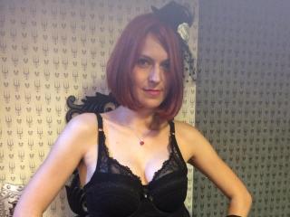 QueenOfFire - Webcam live hot avec cette Séduisante beauté hot blanche sur le site Boobs-Cam 