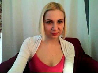 HotTastyBlondie - Live nude with this Lady with large chested 