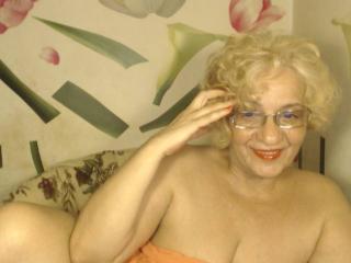 LadyPearleOne - Show live exciting with this red hair Lady over 35 