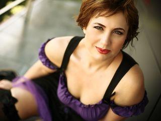 Lindssey - Web cam sexy with a muscular body Mature 