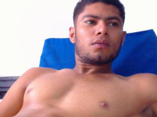 KarlC - Webcam live porno avec un Homme latin lover sur la plateforme XLovegay 