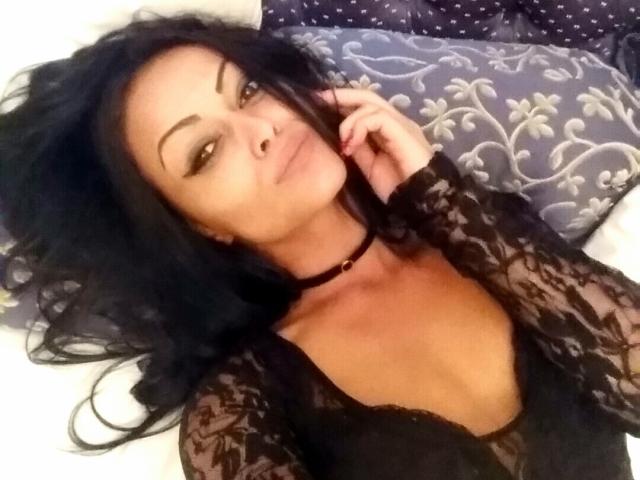 HotBisous - Webcam live exciting with this being from Europe Girl 