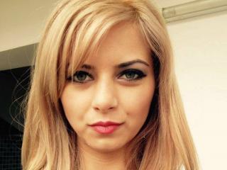 SublimeIlona - Live cam x with this European Young lady 