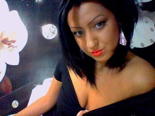 BeauxYeuxx - Live cam hot with this shaved pussy Young lady 