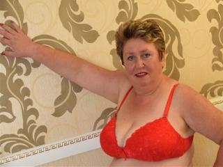 LustyVickyBB - Web cam intime avec une Model mature blanche  