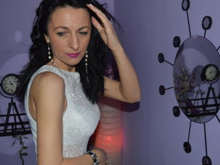 BellaLady69 - chat online exciting with this black hair Horny lady 