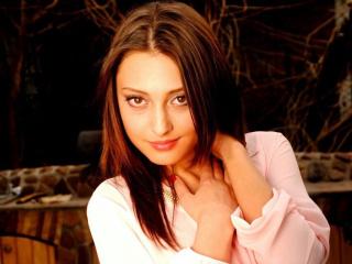 Arinne - Live chat nude with a European Young and sexy lady 