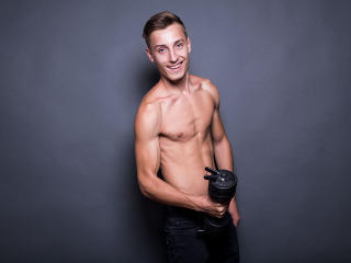 MilesKepler - Chat hard avec un Homo au corps plein de force sur la plateforme XLovegay 