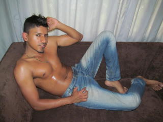 BigNiceLover - Live chat xXx with a latin Gays 