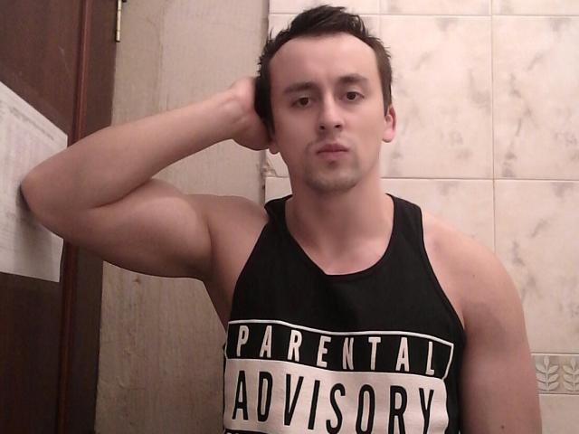 Andrej - online chat xXx with this Men sexually attracted to the same sex with athletic build 