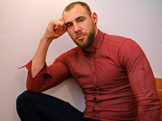 TonyTatto - Chat sexy with this being from Europe Horny gay lads 