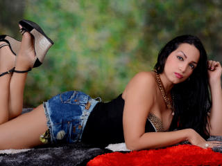 AndreinaTS - Chat cam porno avec une Transsexuel à la crinière châtain clair sur la plateforme XLove.com 