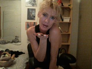 TracySexy - Chat cam porn avec une MILF occidentale sur le service Xlove Matures 