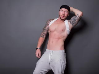 AronGrant - Cam xXx avec ce Homo au sexe tondu sur le service Xlove-Gay 