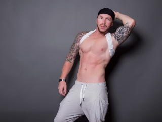 AronGrant - Live cam nude with this shaved pubis Gays 